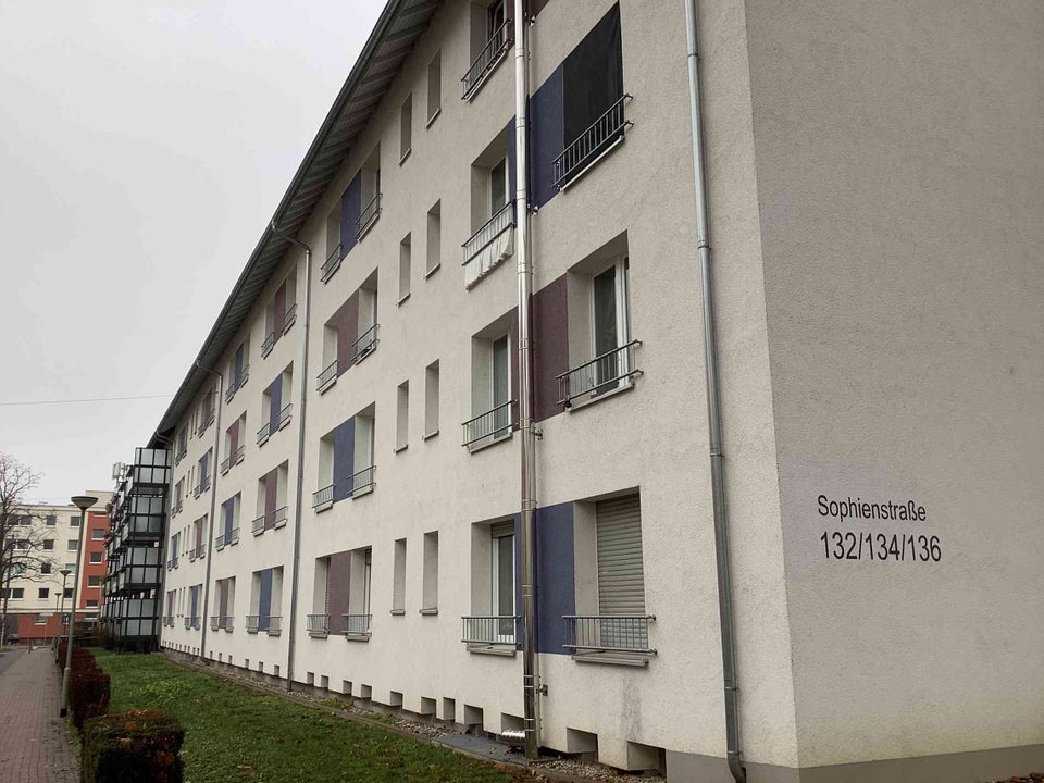 Sanierte 3,5 Zimmerwohnung mit Balkon in beliebter Lage - Foto 1