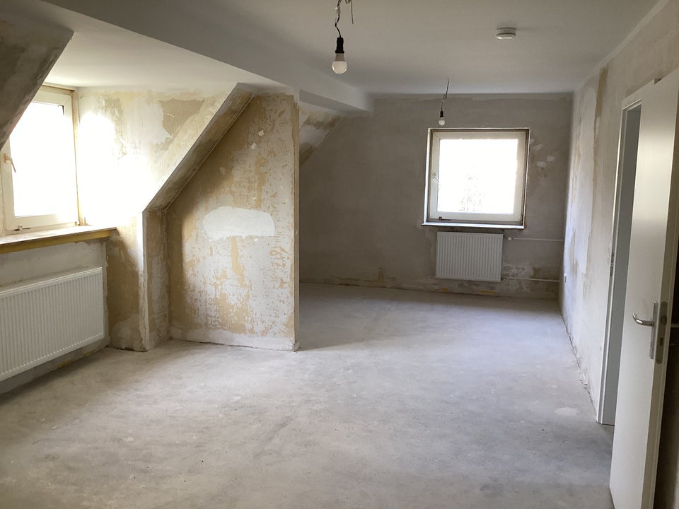 Neue Wohnung, neues Glück! Praktische 2-Zi.-DG - Foto 1