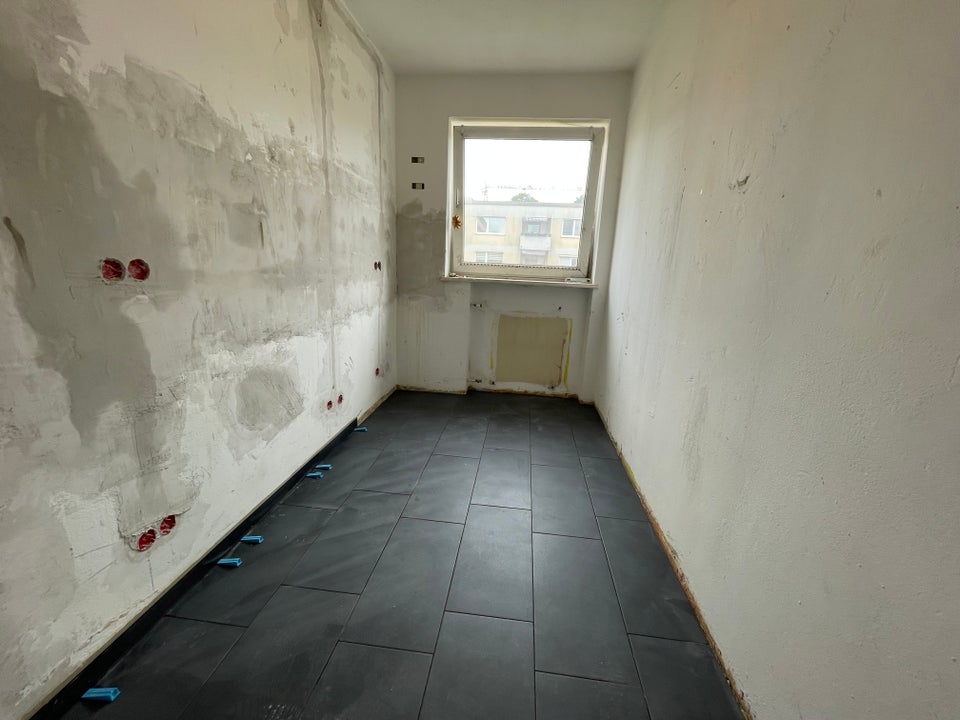 Frisch renovierte 3-Zimmer-Wohnung mit Balkon und Einbauküche in Moosach! - Foto 1