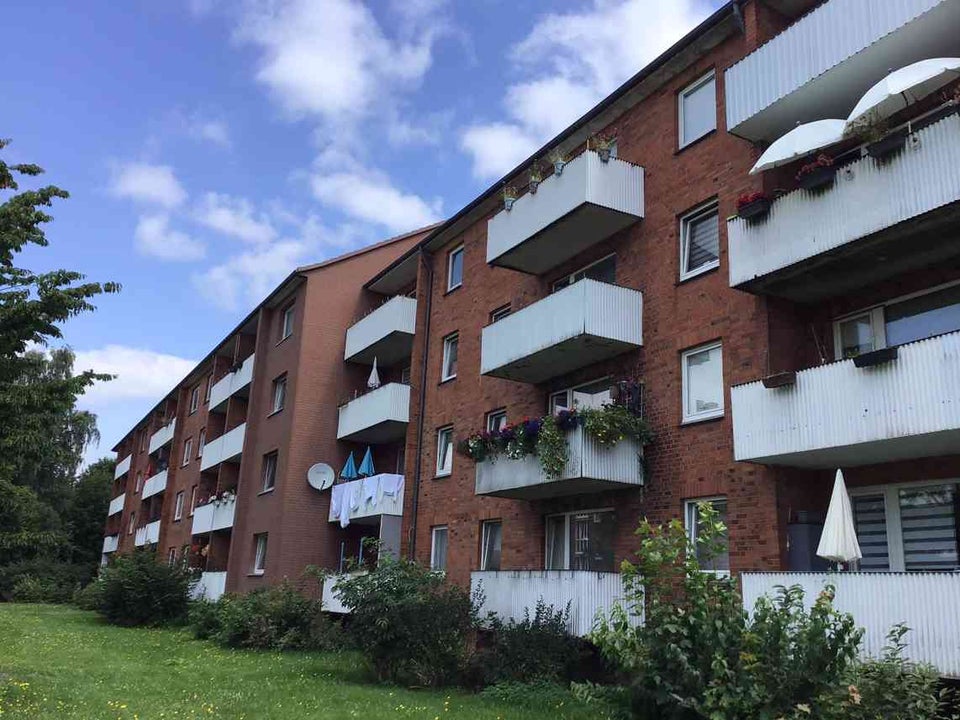 Große 2 2/2 Zimmer Wohnung mit Balkon - Photo 1
