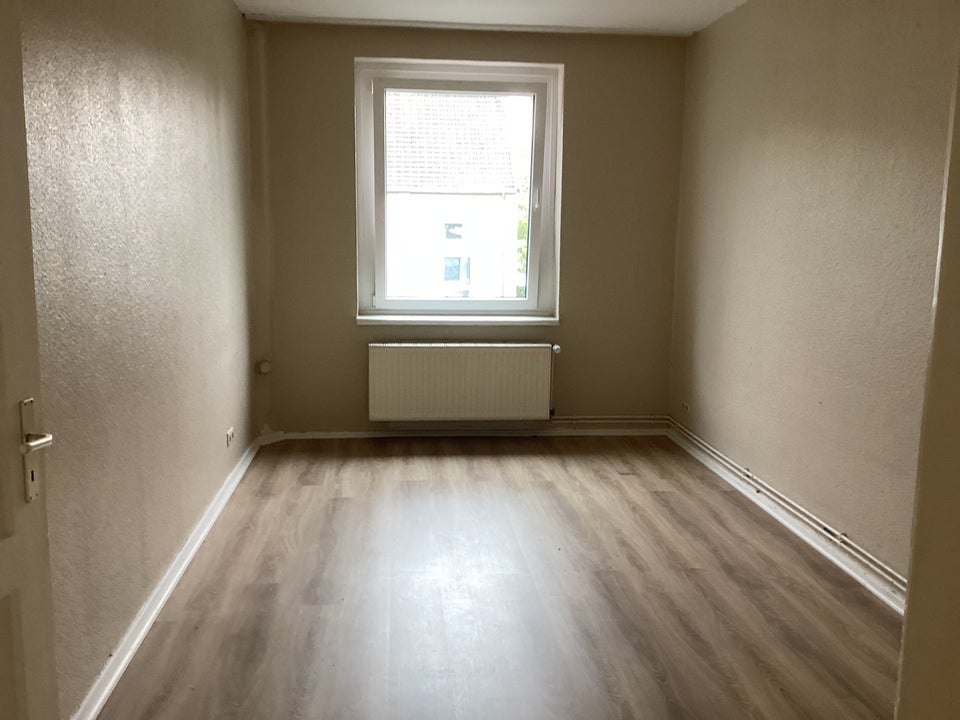 Renovierte 4-Zimmer-Wohnung mit Balkon! - Foto 2