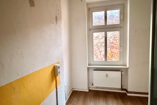 تصویر Günstige 1 Zimmerwohnung mit Ofenheizung im Sprengelkiez