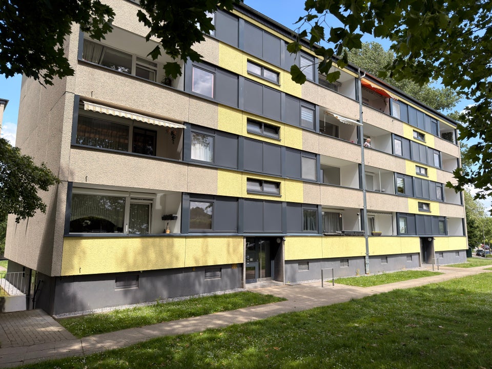 Nette Nachbarn gesucht: günstig geschnittene 3,5-Zi.-Wohnung - Foto 1