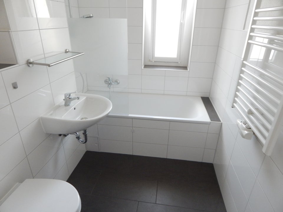 Bezugsfertige 2-Zimmer-Wonung in zentrumsnaher Lage! - Photo 2