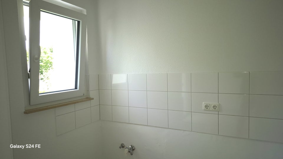 Ihre Zukunft - Ihre Wohnung: komplett renovierte 3-Zi.-DG-Wohnung mit Balkon - Photo 1