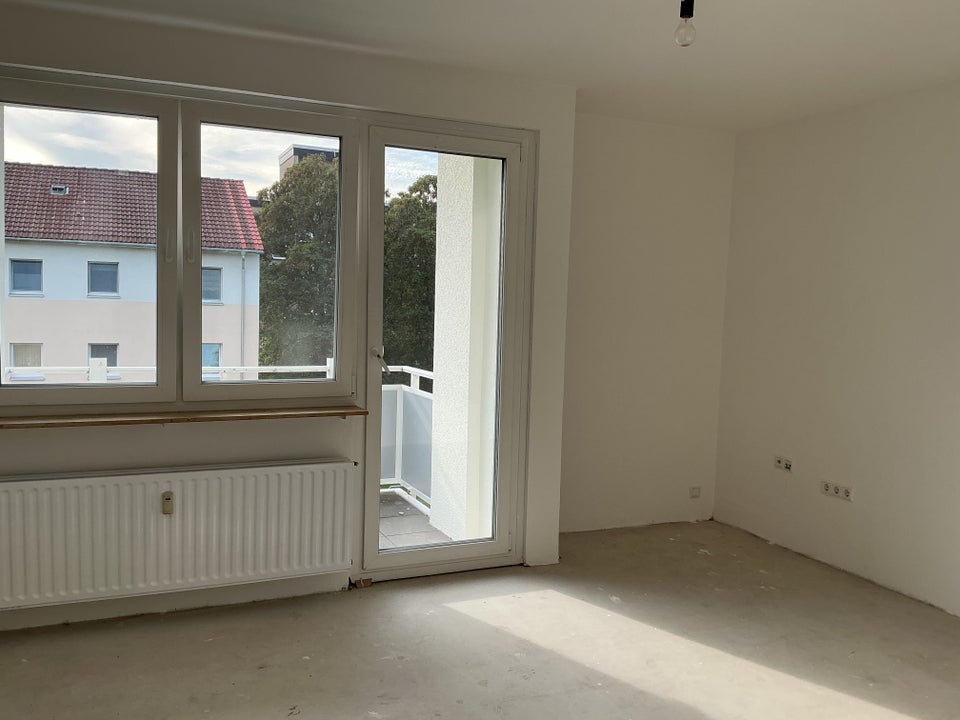 Schöner Wohnen: Teilrenovierte 3-Zimmer-Wohnung mit Balkon - Foto 3