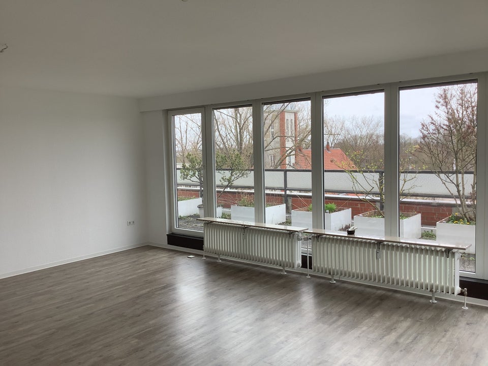 Willkommen Zuhause: ansprechende 3-Zimmer-Penthousewohnung in Anderten -Schleusenviertel - Photo 1