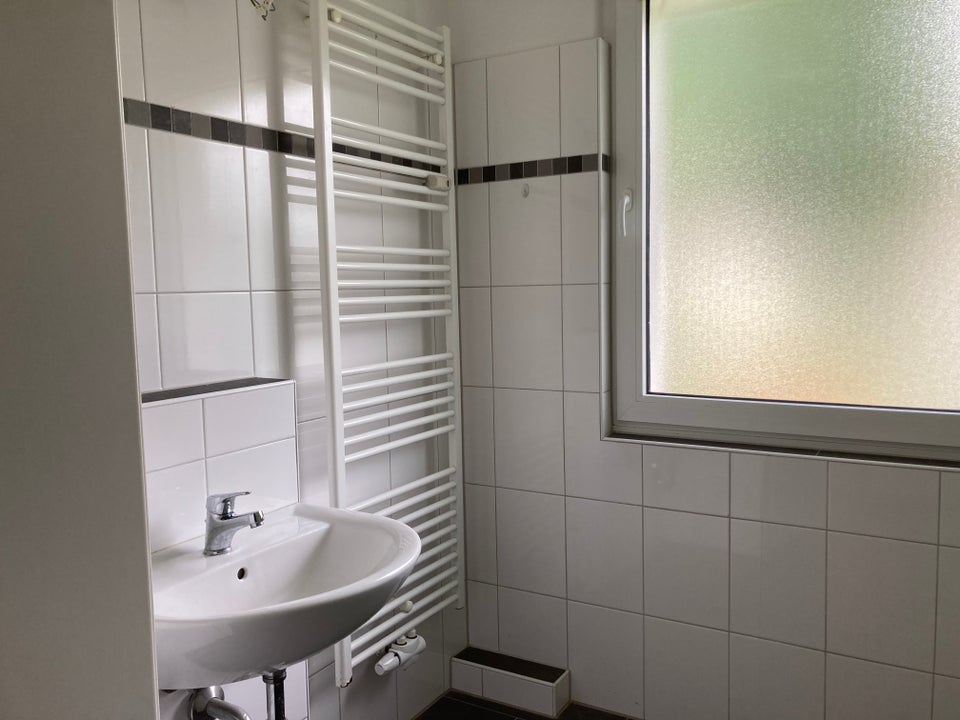 Preiswerte 2-Zimmer-Stadtwohnung mit Einbauküche - Foto 5