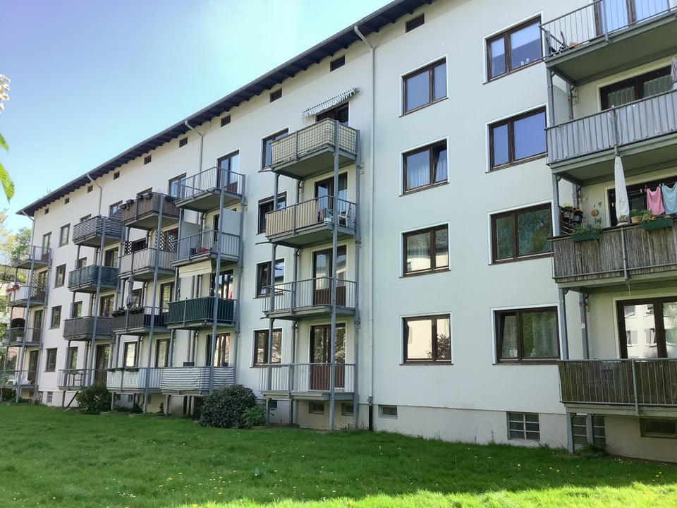 Schicke kleine 3-Zimmer-Wohnung mit Balkon mit neuem Duschbad - Foto 2
