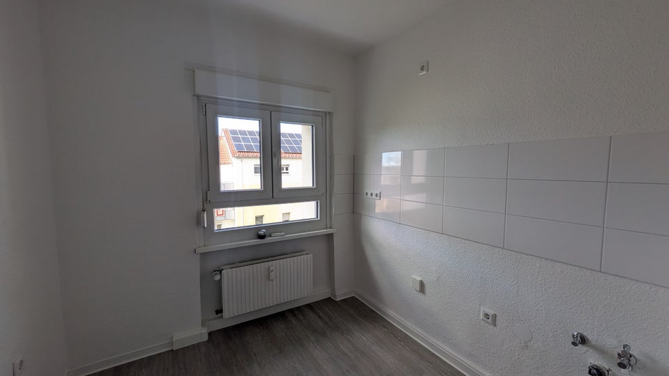Zentrumsnah & frisch saniert; kompakte Whg. mit Balkon - Photo 1