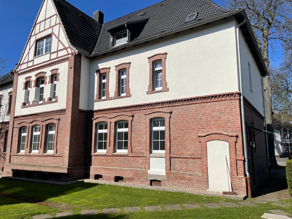 Schicke 2-Raum-Wohnung in ruhiger Lage - wir haben für Sie einzugsbereit renoviert ! - Photo 2