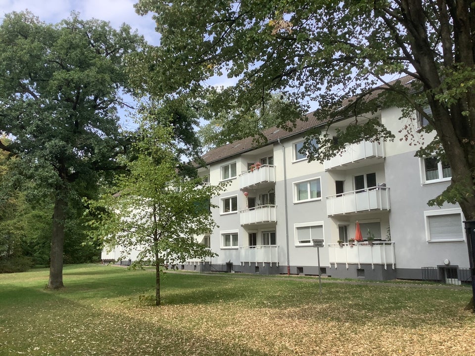Großzügige 4-Zimmer-Wohnung mit Balkon im EG! - Foto 2