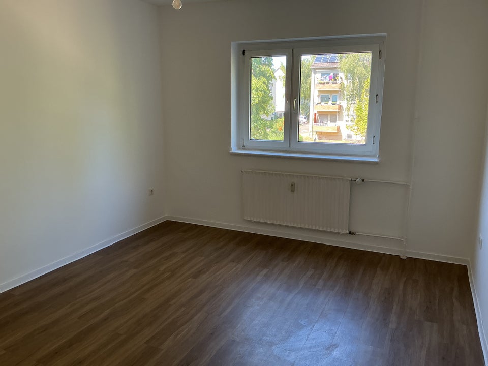 Schöne 2-Zimmer-Wohnung mit Tageslichtbad und Balkon in Hanau-Großauheim zu vermieten - Photo 2