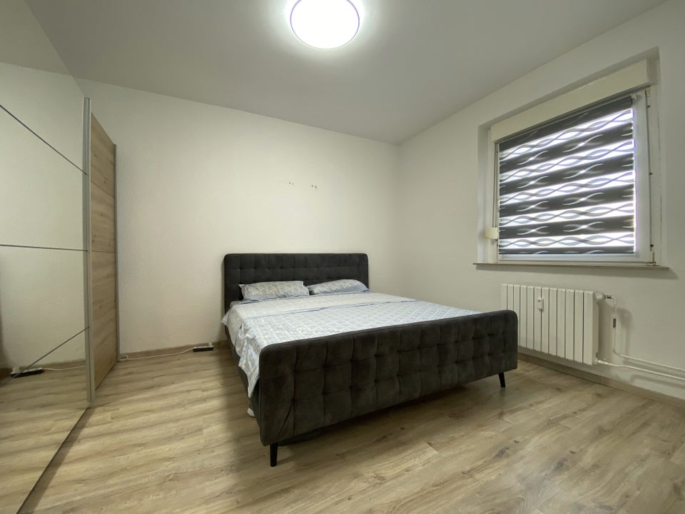 Zum 01.11: 2-Zimmer plus Wohnküche, Möbelübernahme möglich - Photo 2