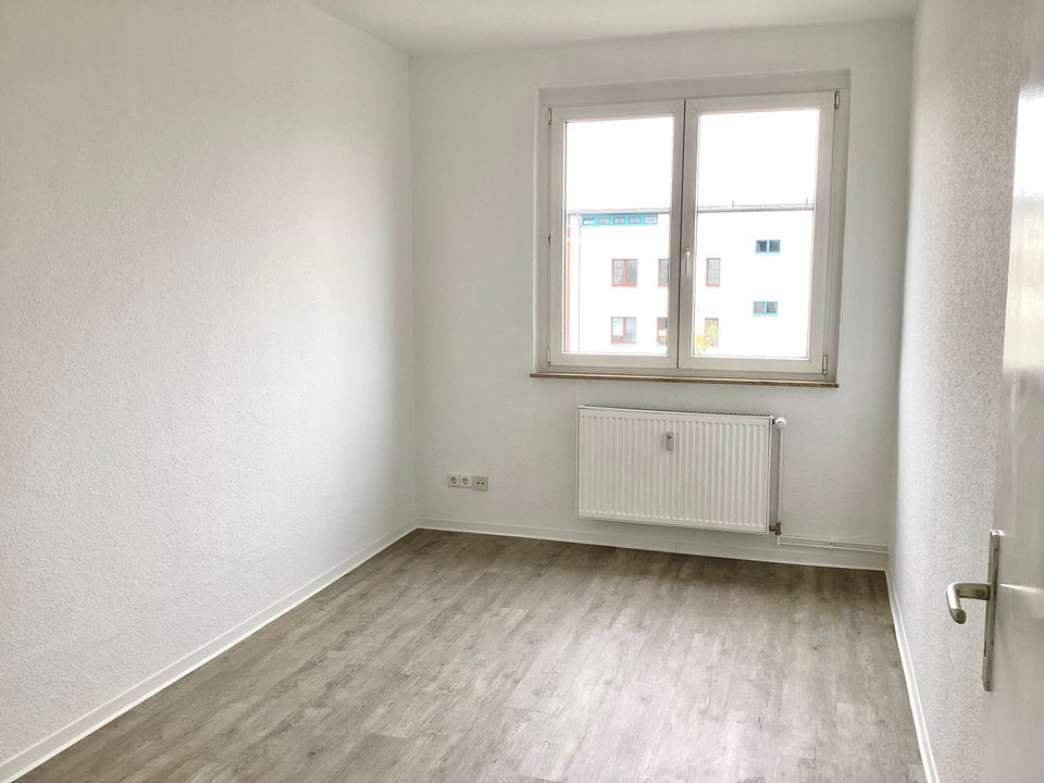 Frisch für Sie saniert - modernes Tageslichtbad mit Wanne! - Foto 4