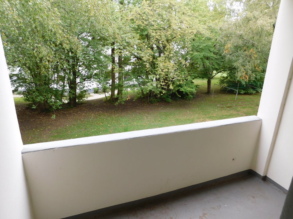 Großzügige Wohnung mit Einbauküche! leicht Einzugsbereit! Ideal für zwei Personen! - Foto 4