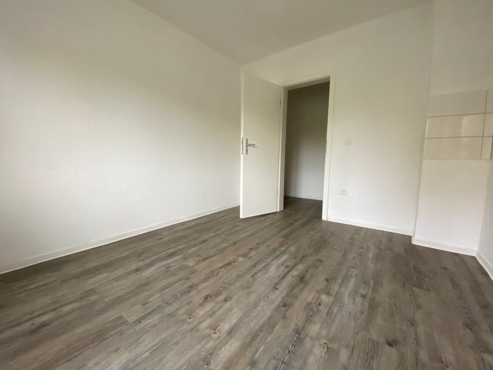 Renovierte und zentrale 2,5-Zi-Whg. ab sofort vermietbar! - Foto 4