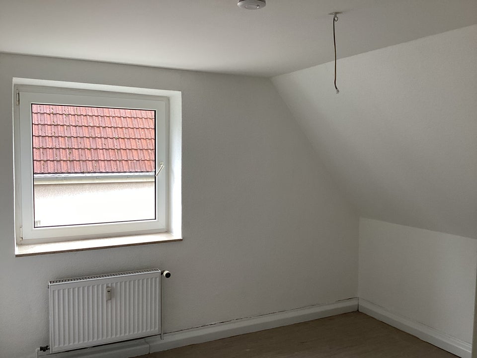 Die gefällt mir: günstige 3-Zimmer-Dachgeschosswohnung - Photo 4