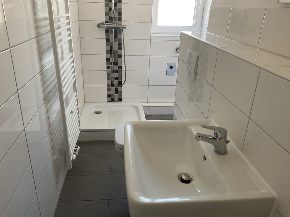 Moderne 2-Zimmer-Wohnung mit Balkon in toller Lage. - Photo 3