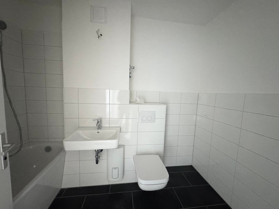 Vollständig modernisierte 4-Zimmer-Wohnung mit Balkon, Aufzug und Gäste-WC – in Berlin-Lichtenrade - Foto 4