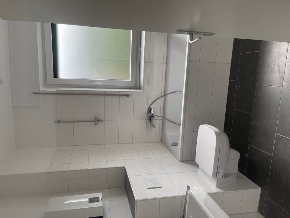 Reinkommen und wohlfühlen: Renovierte 4 Zimmer-Wohnung am Park - Foto 1
