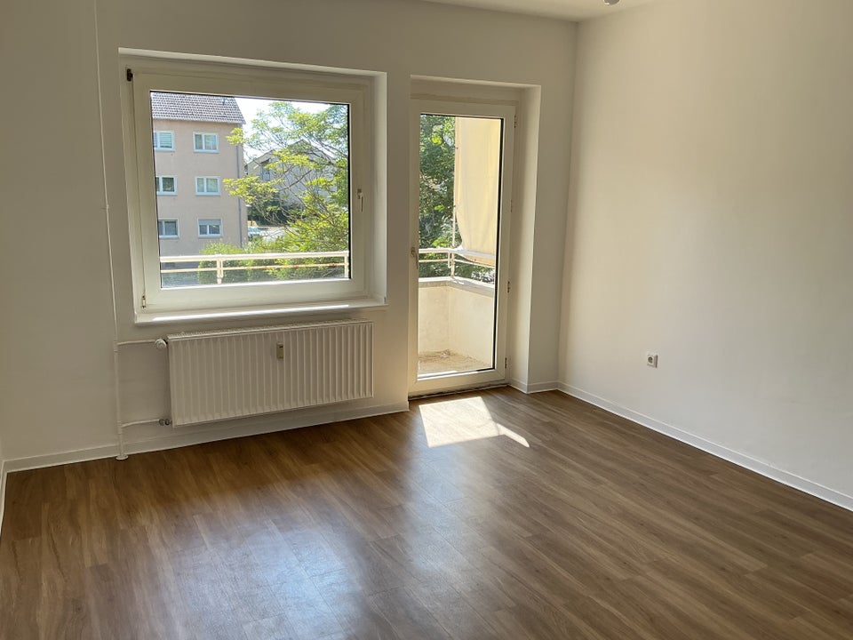 Schöne 2-Zimmer-Wohnung mit Tageslichtbad und Balkon in Hanau-Großauheim zu vermieten - Photo 1