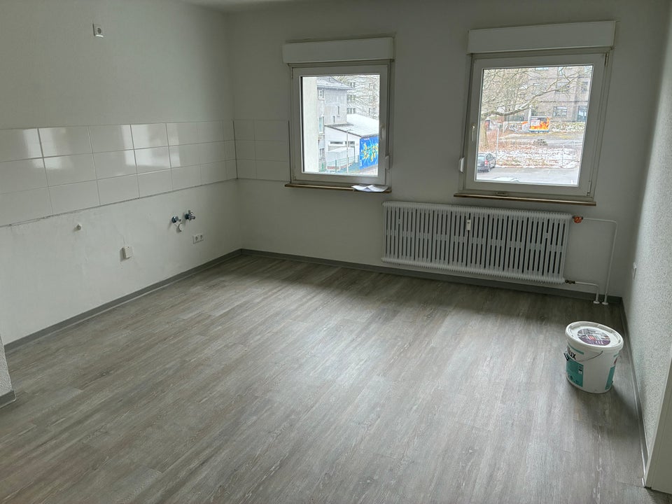 Komplett renovierte 3-Zimmer -Wohnung mit großer Küche - Photo 2