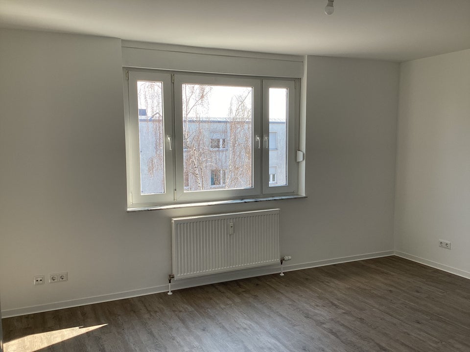 schöne 2-Zimmer-Wohnung mit großem Balkon und neuer Einbauküche - Foto 5
