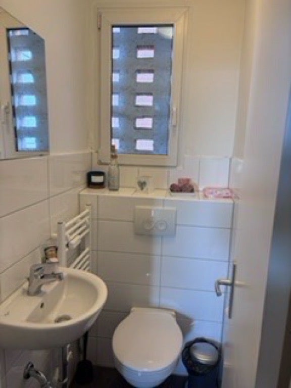 Großzügig geschnittene Wohnung mit Balkon, Vollbad und Gäste WC zu vermieten - Photo 3