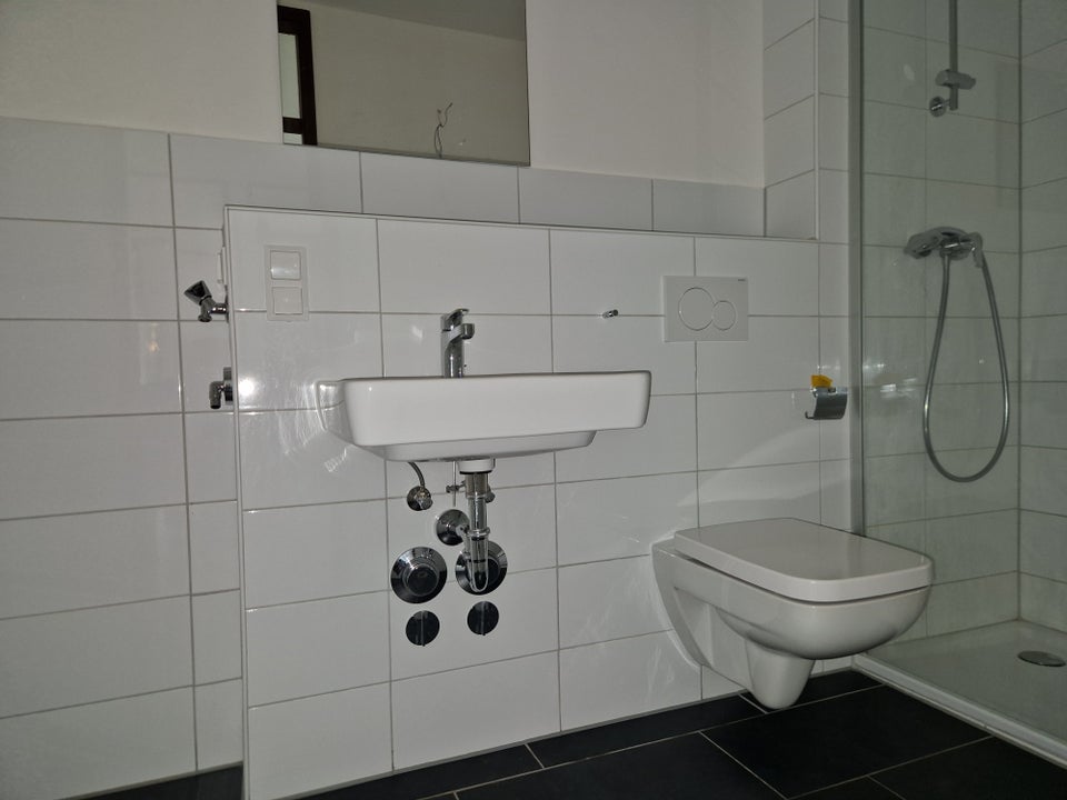 Hier fühlen Sie sich wohl und genießen den Ausblick: renoverte 3-Zimmer-Wohnung mir Balkon! - Foto 2