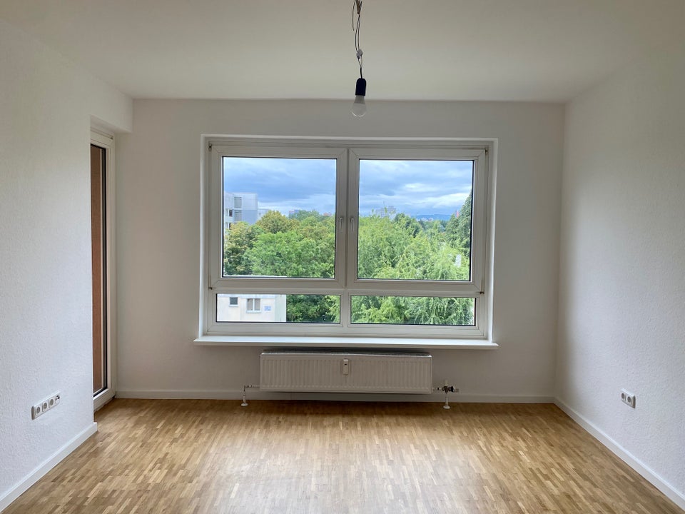 Hoch hinaus - sanierte und renovierte 2-Zimmer-Wohnung mit Balkon - Foto 1