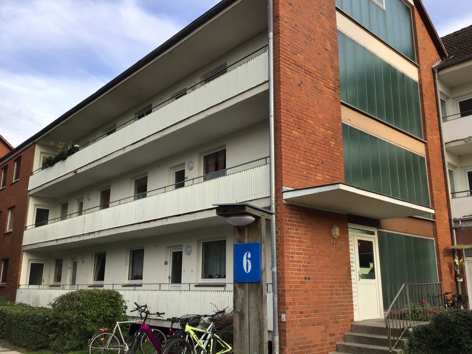 Modernisierte 2,50-Zimmer-Wohnung mit Balkon - Foto 2