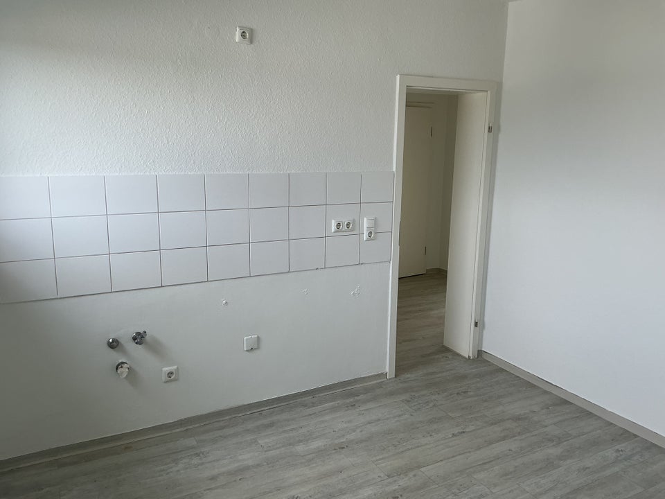 Einzug kurzfristig möglich!!! sehr schöne 2,5-Zi.-Wohnung mit Balkon - Foto 3