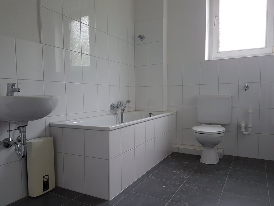 Bezugsfertige und renovierte 3-Zimmer-Wohnung im EG. ! - Foto 2