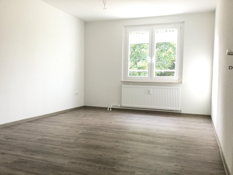 Gemütliche 3-Raumwohnung im Erdgeschoss mit Balkon zu vermieten. - Foto 3