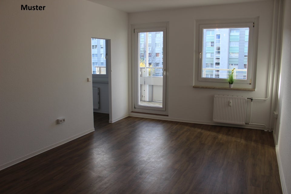 Ab Ende Mai 26 NEU saniert - 2 Raum Wohnung mit Balkon - Photo 1