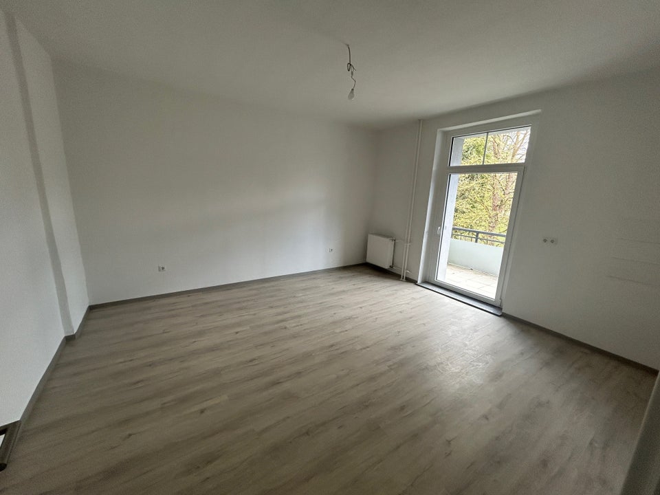 komplett renovierte 3-Zimmer-Wohnung mit großer Küche - Foto 1