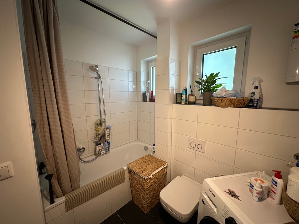 Mit Einbauküche / 1. OG. / 3,5 Zimmer mit Balkon - Foto 5