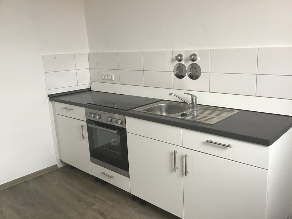 Schöne, modernisierte 2,50-Zimmer-Wohnung mit Balkon - Photo 1