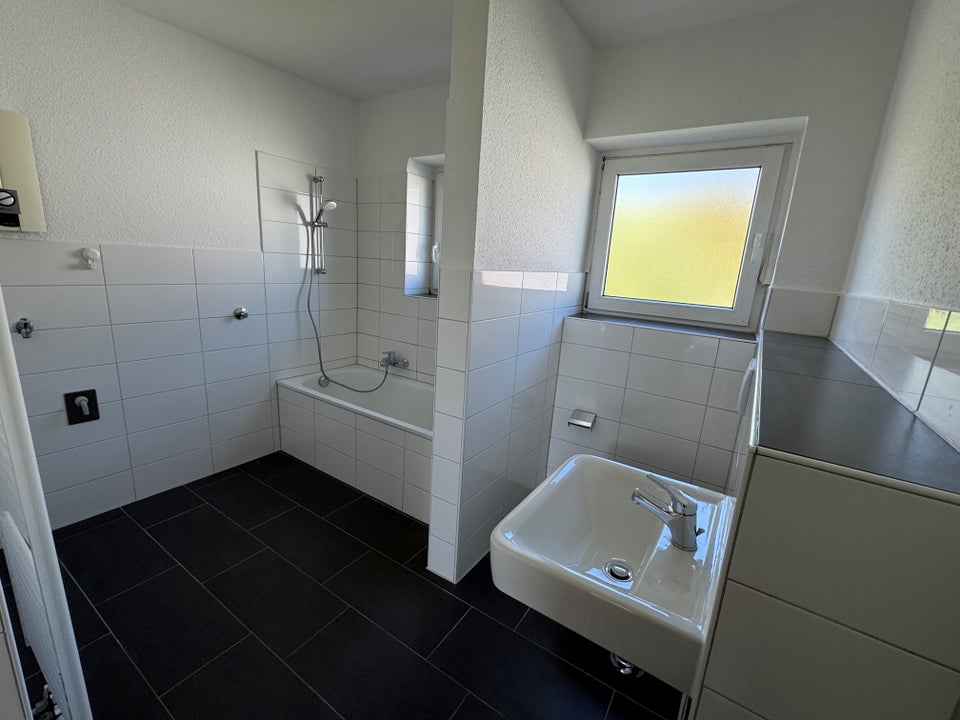 Endlich Zuhause: günstige 4-Zimmer-Wohnung - Photo 4