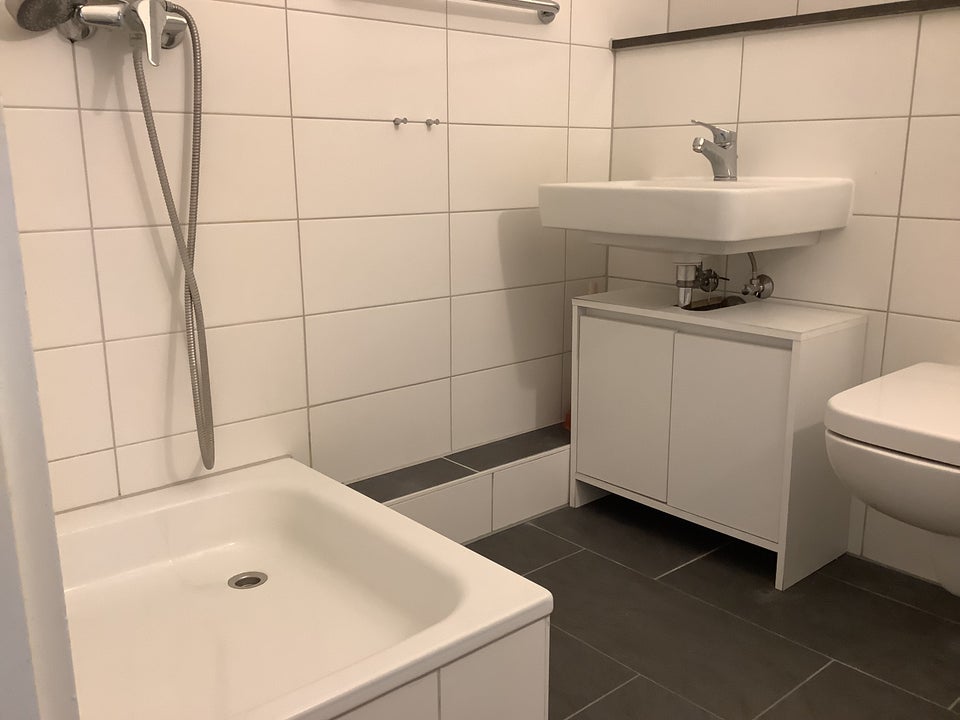 Miet mich: sanierte 2,5-Zimmer-Wohnung - Photo 2