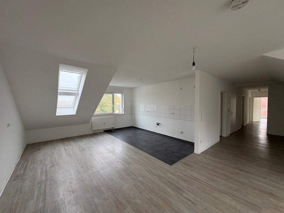 Modernes Wohnen über den Dächern von Katernberg – Licht, Ruhe & Komfort vereint - Photo 3