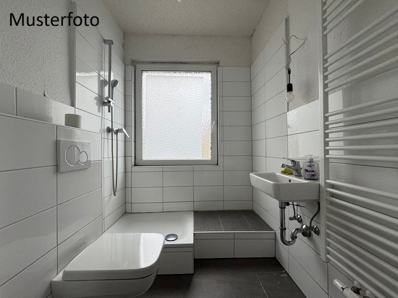 geräumige, sanierte 2,5-Zimmer-Wohnung im EG - Foto 1