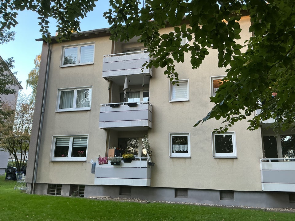 bezugsfertige 3,5 Zimmer Wohnung mit Balkon und Wannenbad - Photo 4