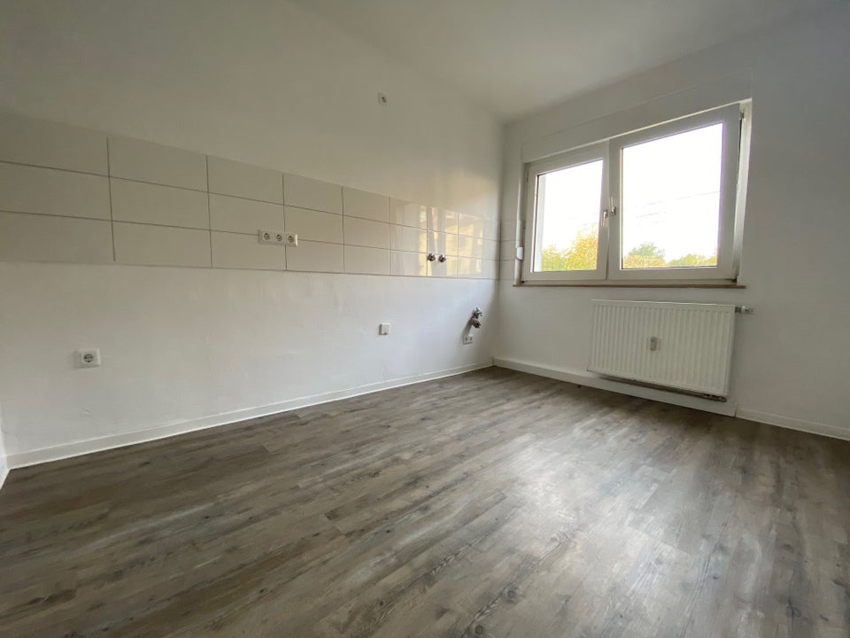 Renovierte und zentrale 2,5-Zi-Whg. ab sofort vermietbar! - Foto 2
