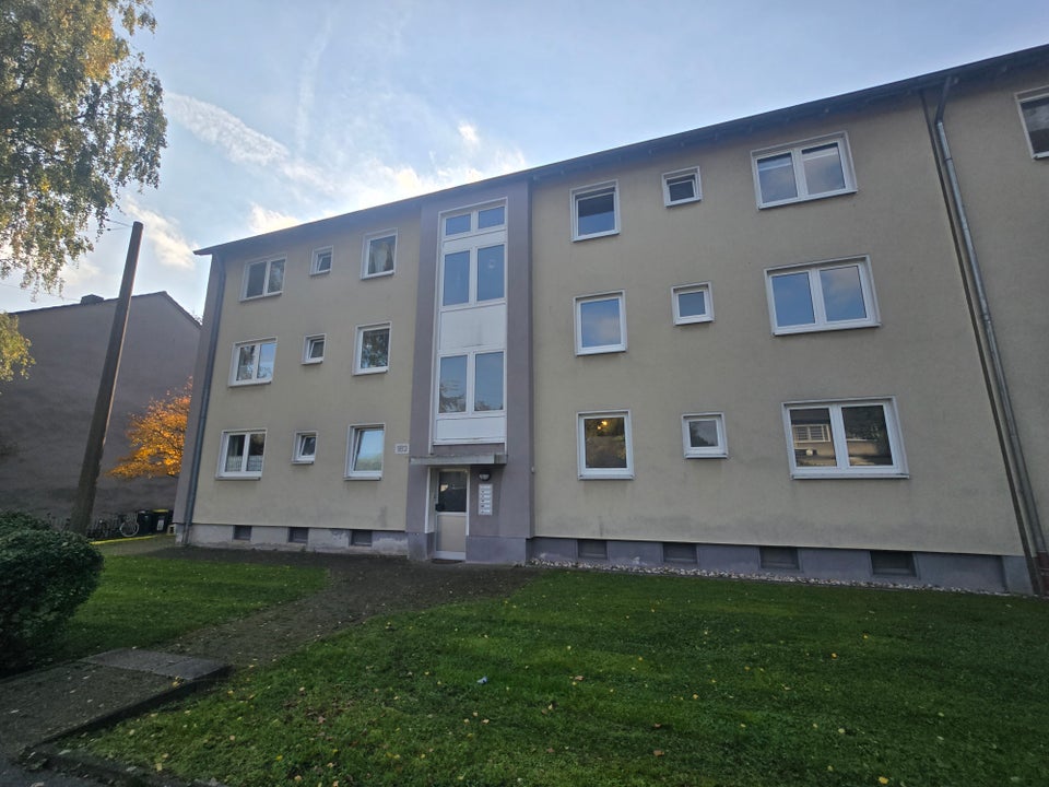 bezugsfertige 3,5 Zimmer Wohnung mit Balkon und Wannenbad - Photo 3