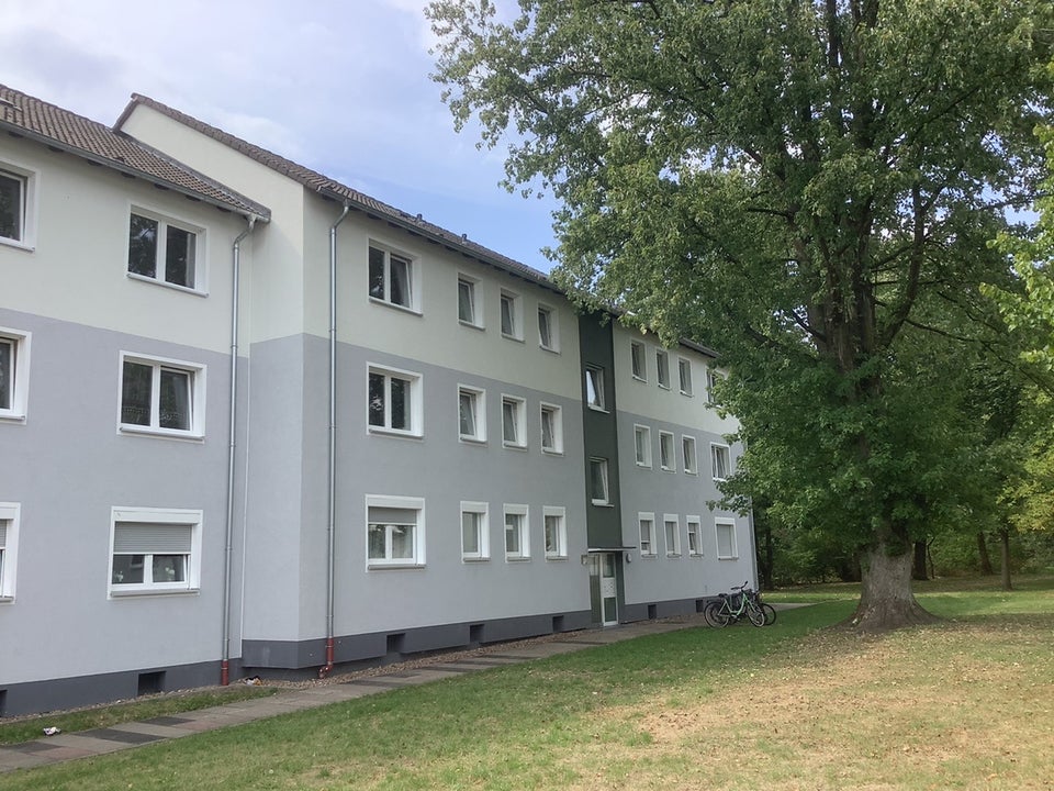 Großzügige 4-Zimmer-Wohnung mit Balkon im EG! - Foto 2