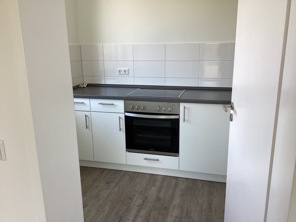 Top Gelegenheit: renovierte 1-Zimmer-Single-Wohnung mit Balkon und Fahrstuhl, sofort anmietbar! - Photo 5