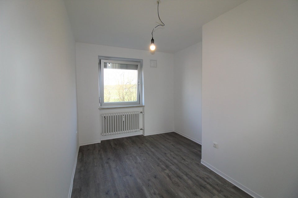 2. OG / 3 Zimmer mit Balkon ab sofort - Foto 4