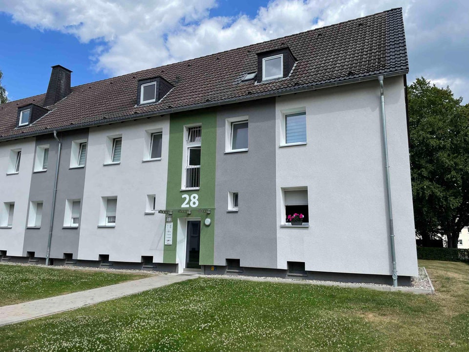 Preisgünstige, individuelle 2,5-Zimmer-Wohnung mit Ausblick - Photo 1